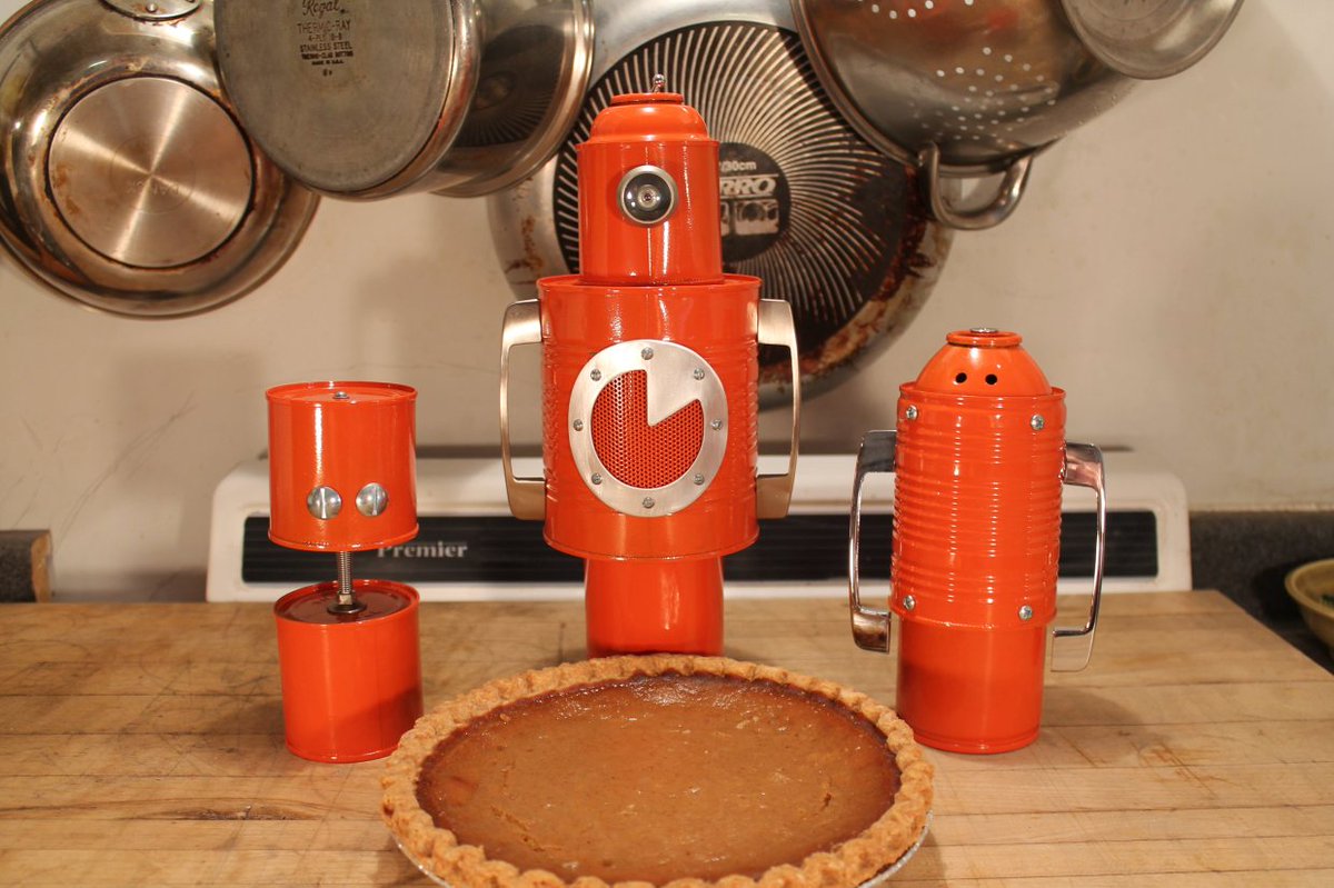 make's tweet photo. Make adorable robots from leftover Thanksgiving cans https://t.co/ziroTX34Gu https://t.co/vBhPK9ruVy