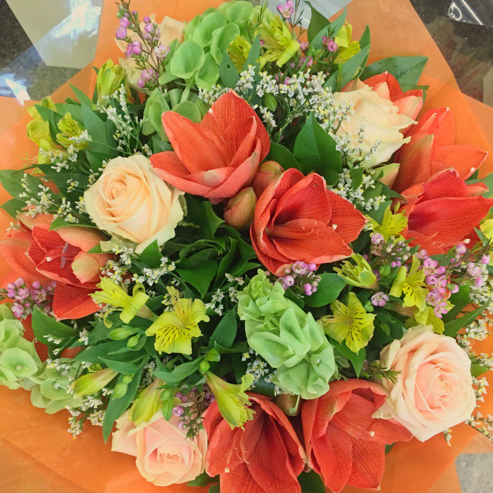 TurnersFlorists's tweet photo. Sale is still on! #flowers  #flowershop #flowerslovers #florist #flowerslovers #orange #amaryllis #bouquet #autumn https://t.co/wlJGfeNdfT