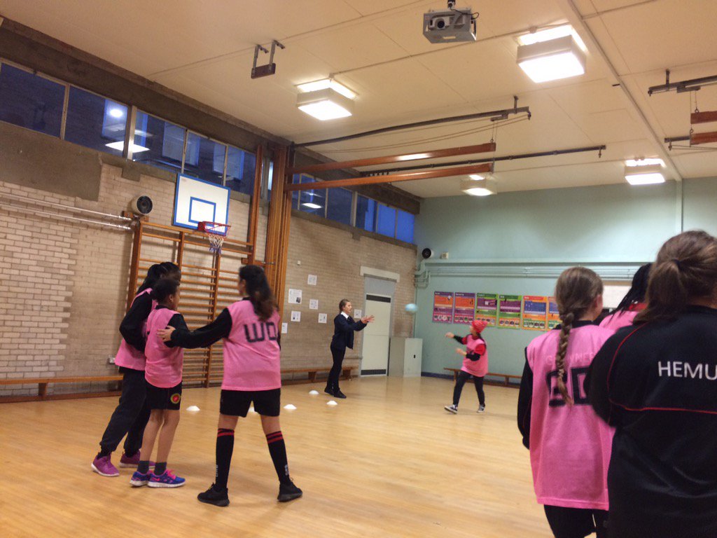 @stedcamp Yr7&8 girls training for netball #loveafterschoolsport