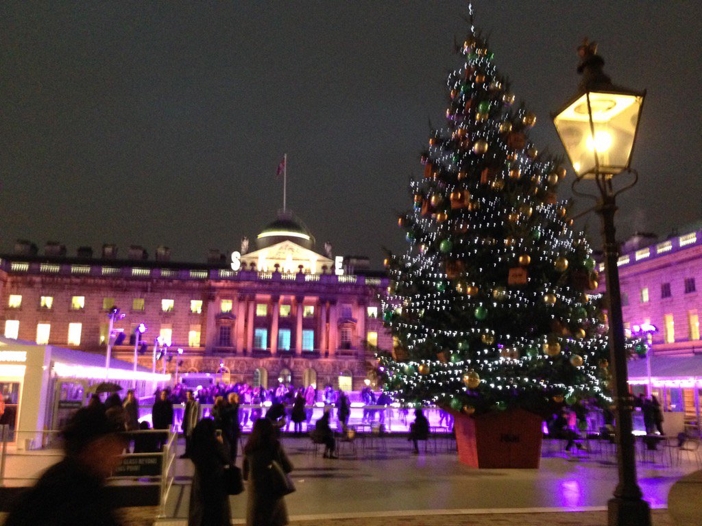 KathEvans2's tweet photo. The joy of working in #London &amp; walking between meetings! #NHSChristmas https://t.co/LSy5FXQyK3