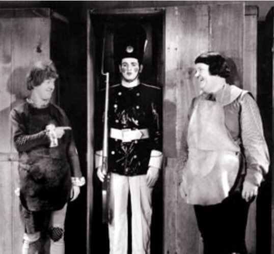 terricris7's tweet photo. #marchofthewoodensoldiers Laurel & Hardy #pignapping ๐ท #IFellOutTheWindow #LittleBoPeep #TomTom #tradition https://t.co/2SKLgFXx1F