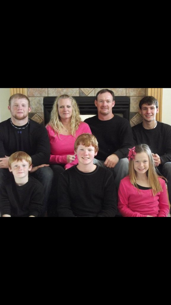 jadonnjenkins's tweet photo. Thankful to be in this crazy family ❤️ https://t.co/BOoSchFuUq