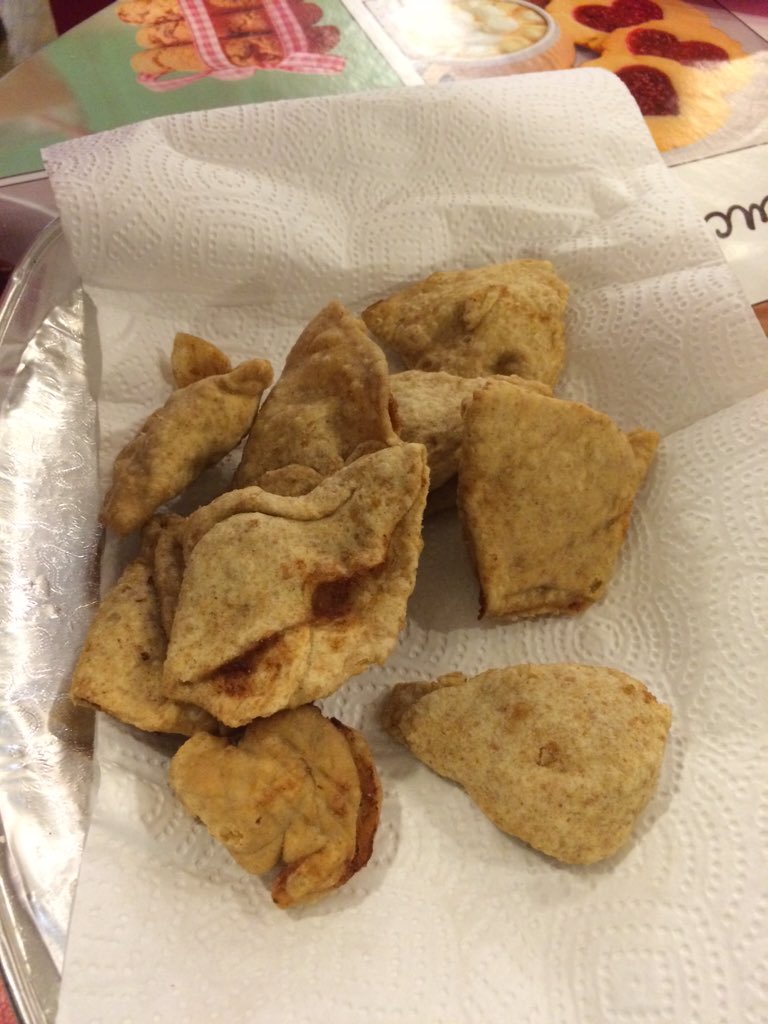 GWS_Learning's tweet image. We made samosas and fruit salad - delicious!