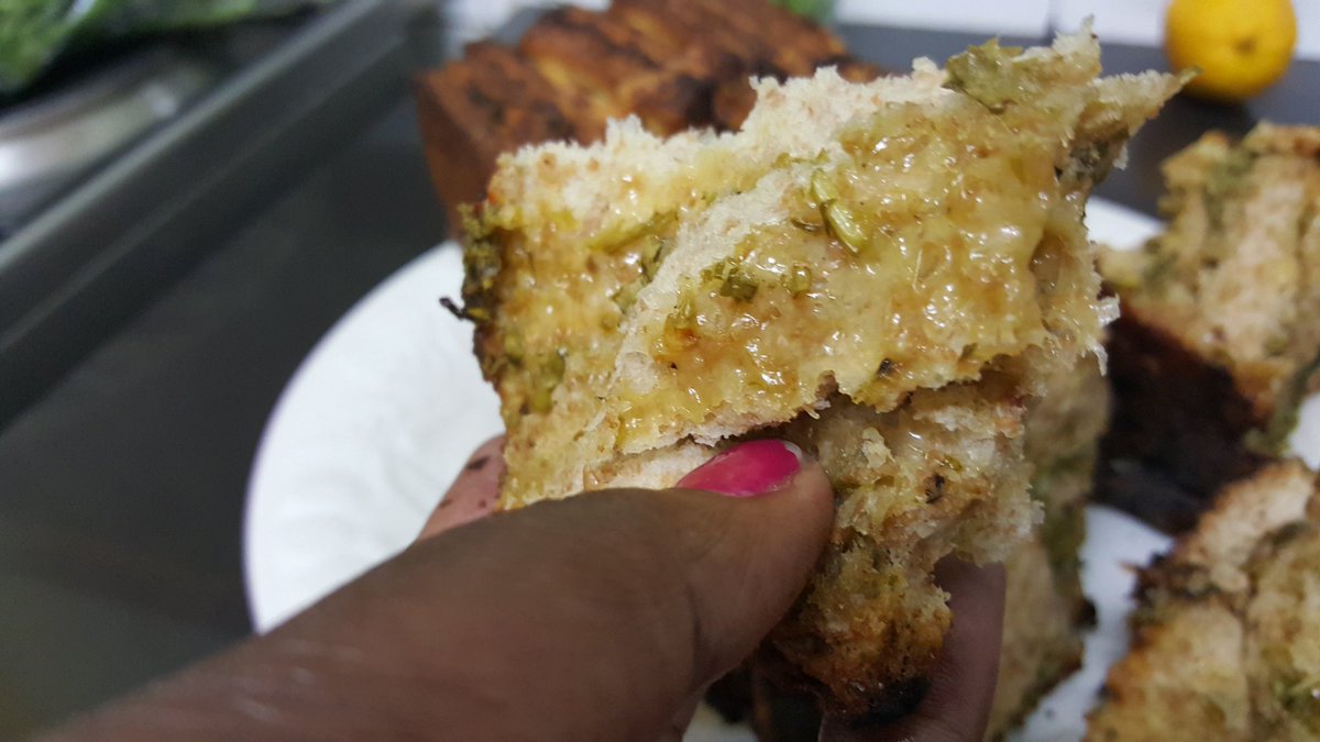 's tweet image. I turned up my oven way too high 😢.

The inside is delish though!
#HerbBread #pullapartbread 
#Nomenoms #MkeNyumbani