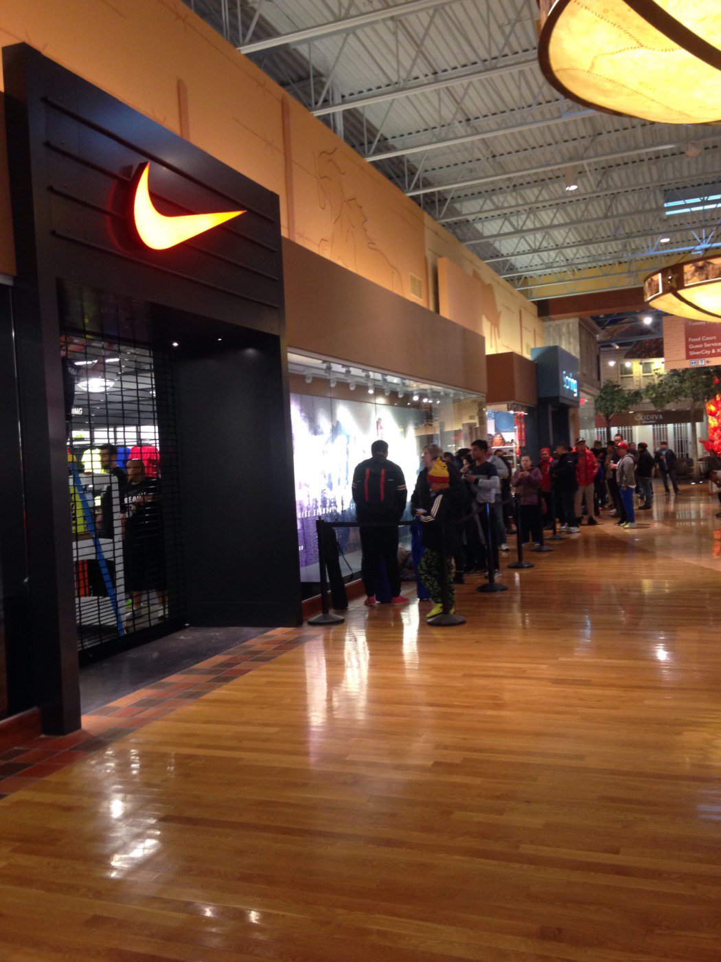 nike store in crossiron mills