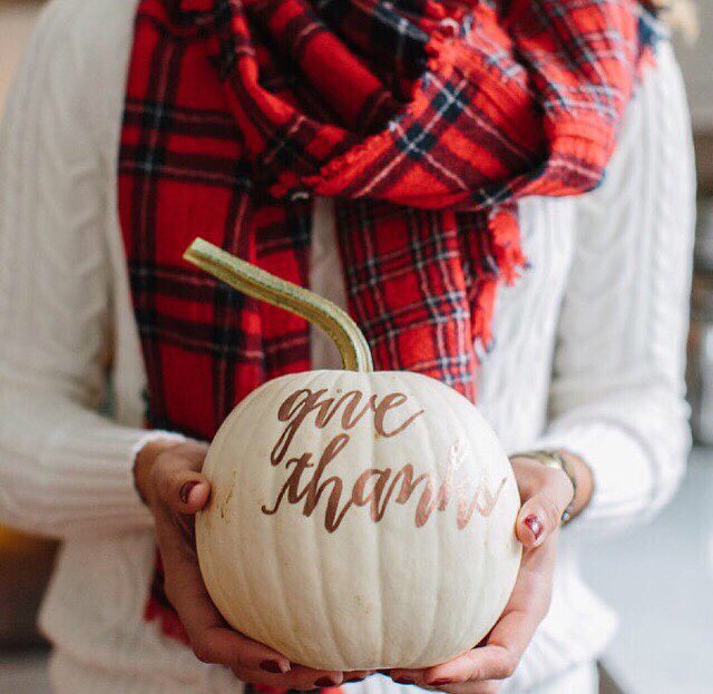 #happythanksgiving to all of our Anerican friends and fans today!! Image repost from <a href="/stylemepretty/">Style Me Pretty</a> <a href="/LHCalligraphy/">Laura Hooper</a>