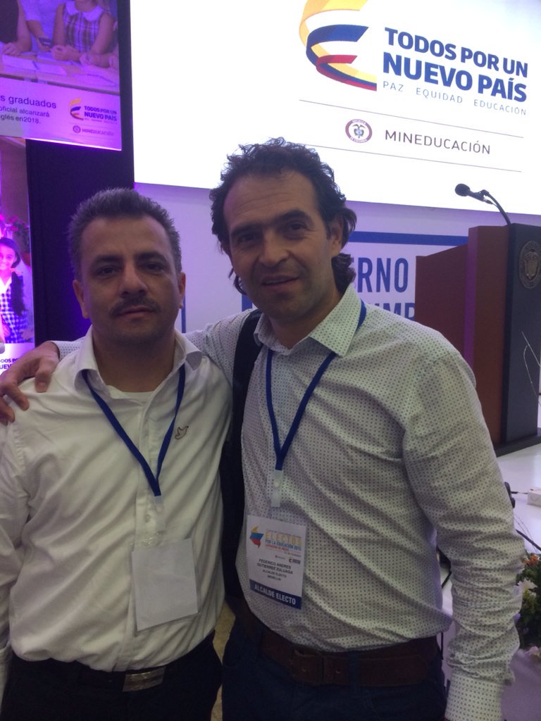 IVANALONSOM's tweet photo. En la cumbre de Gobernadores y alcaldes . @FicoGutierrez https://t.co/zLoqlPWTrF