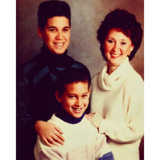 TimHowardGK's tweet photo. Thanksgiving throwback...My Crew #ThoseSweaters #ThatHair #IsSheSerious 🙈 #GoodTimes #JerseyTribe #732 https://t.co/zRZs1uOCfR