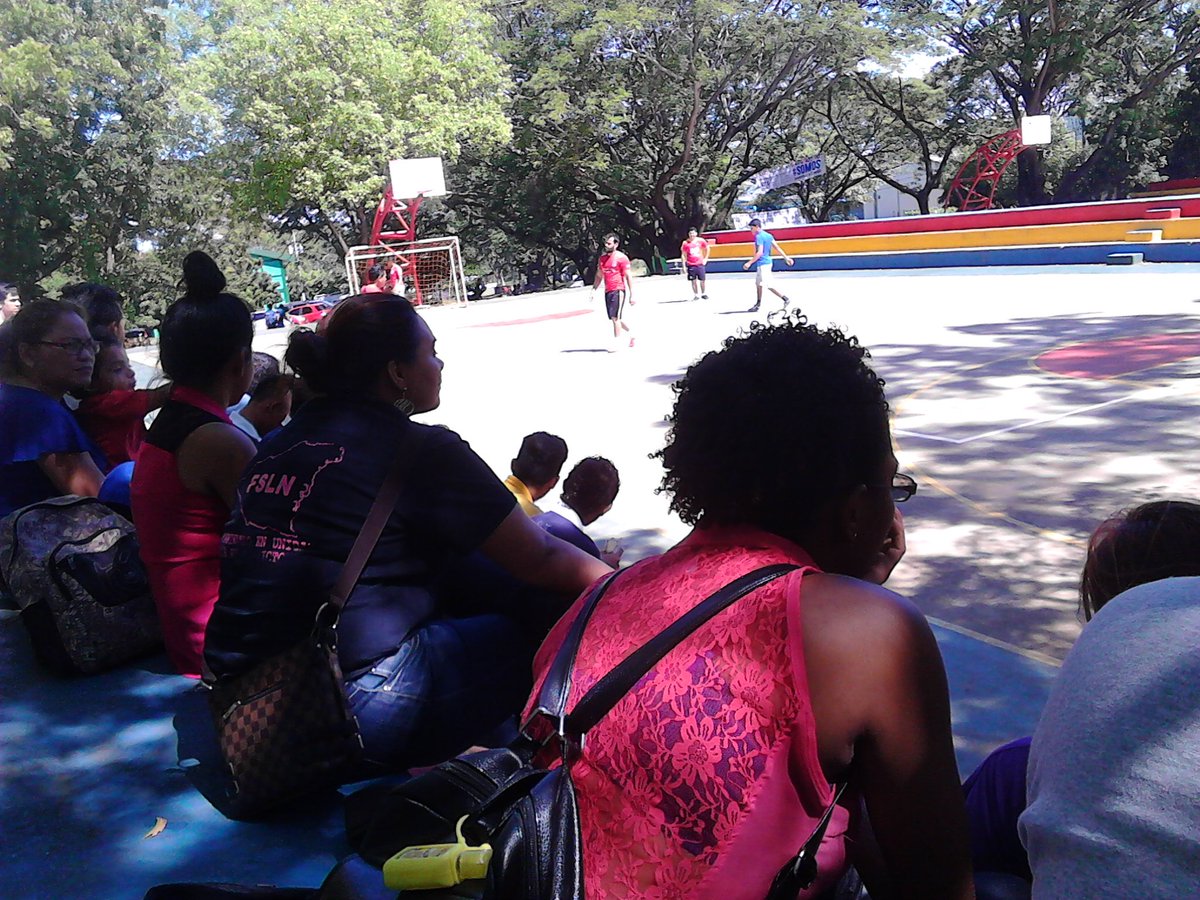 CristianEscotoS's tweet photo. #Reporto @UnenUnan @UnenRurd Realizan mañana deportiva 2015: año de la universidad saludable @UNANManagua #ReportoCA https://t.co/qiETz09SxF