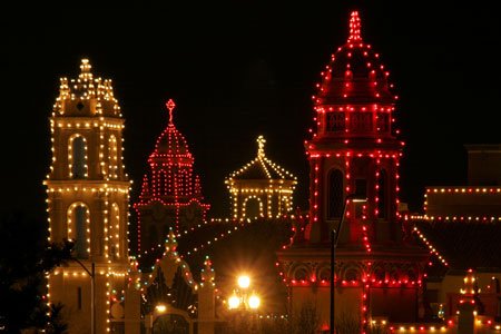 VisitKC's tweet image. #PlazaLights are switched on TONIGHT! For info about this #KC holiday tradition, head to VisitKC.com/visitors/thing….