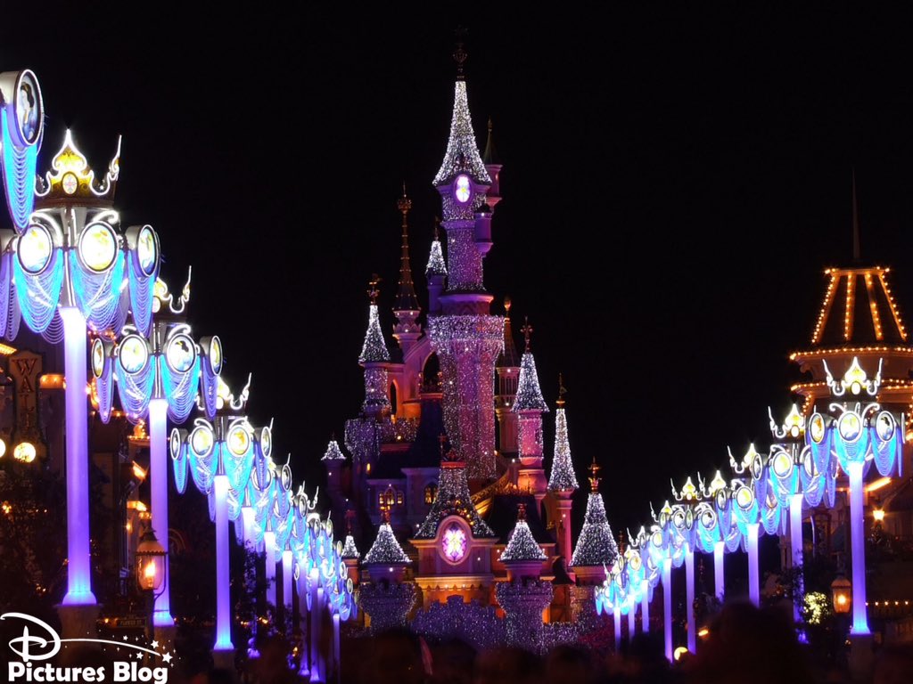 PaulineGuelen's tweet photo. Mon rêve c'est d'aller à Disneyland Paris pour Noël 😍✨ https://t.co/5Pq3Ip2aHw