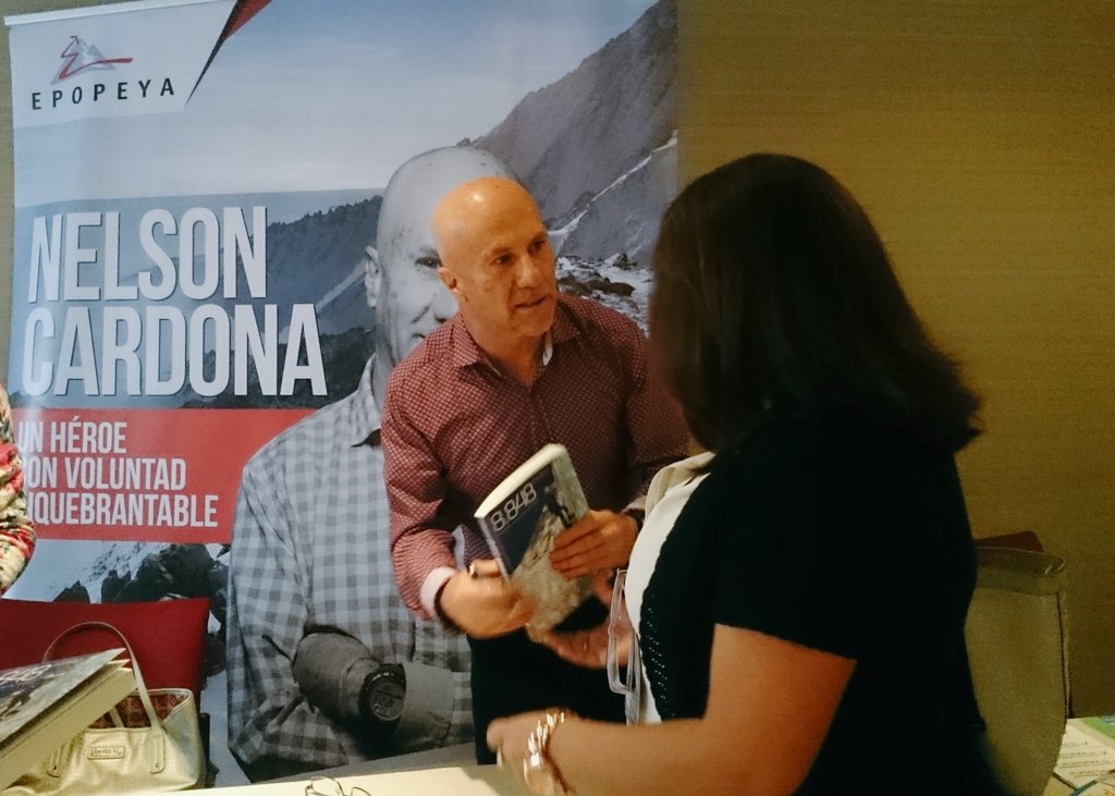 EpopeyaColombia's tweet photo. Así fue la firma de libros hoy en #HCF15
"Sueño de uno, Sueño de Todos"
#NelsonCardona https://t.co/lsVSUKIOXq
