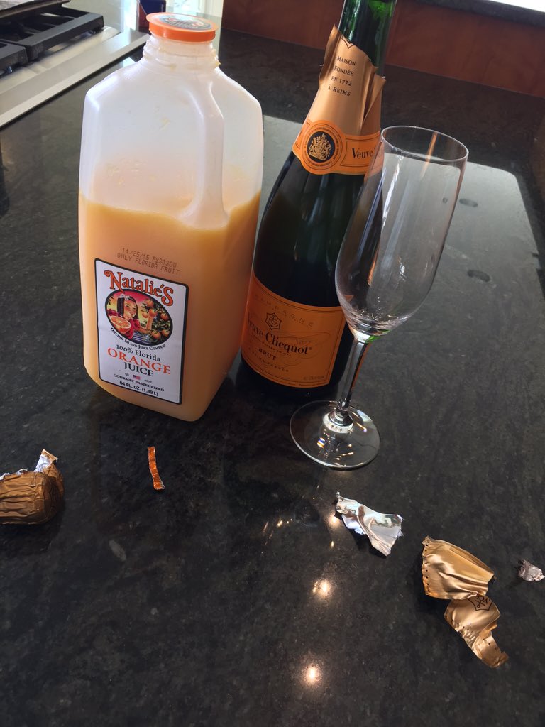 Happy Thanksgiving gay stoners! Starting the day with some vitamin C and Veuve Clicquot... And massive bong rips.