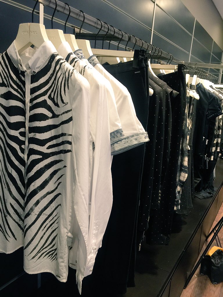 ELLESouthAfrica's tweet image. At the Diesel launch. A mixture of blacks and whites with a touch of camo #DieselSA