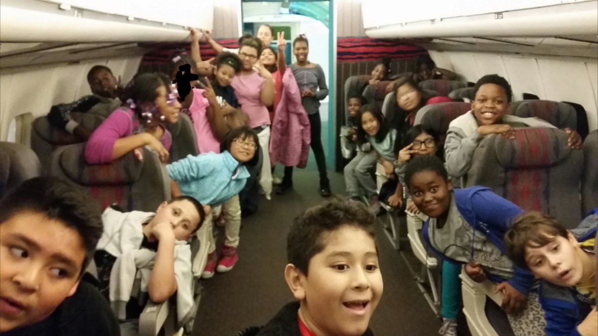 Courtenay209's tweet photo. I am thankful for the smiles of my students amid the chaos #cps #prayforchicago #thankful https://t.co/Id4FntYEYm
