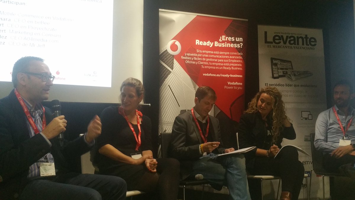 fatimafares's tweet photo. Giro que da @jbd4all a la mesa de expertos: 5 minutos de consultoria para una empresa asistente 👍 #eSmartValencia https://t.co/m9IXKp0fLv