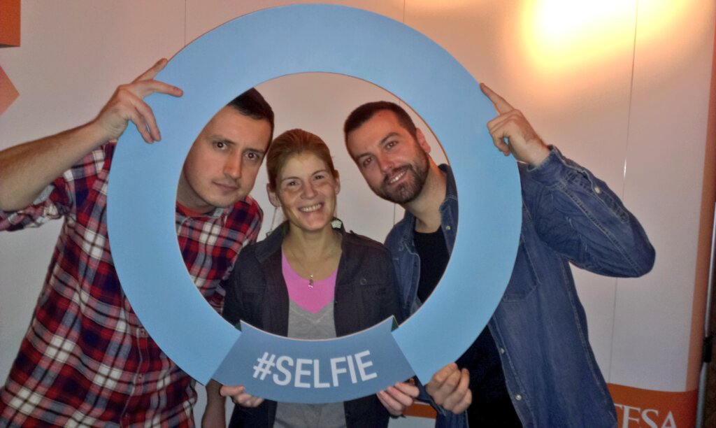 newBoki's tweet photo. Morala je da padne fotka sa ova dva genijalca @Ignjat_se_zovem & @DakleOptimista :) #eurnetup https://t.co/MvdsYK1qE2