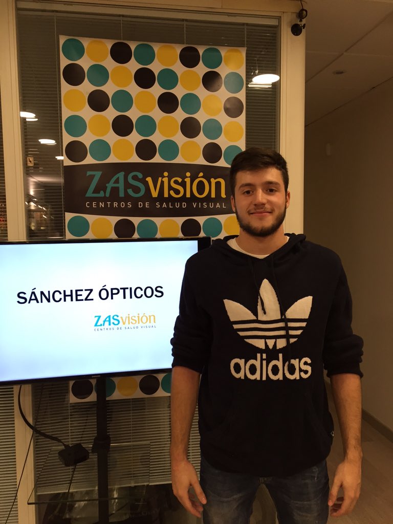 UCAMMurcia's tweet photo. Hoy, @albertomm5 y @Nemkee han ido a comprar sus gafas a @ZasVision. ¡Dónde mejor! https://t.co/1rvgfpyvwt