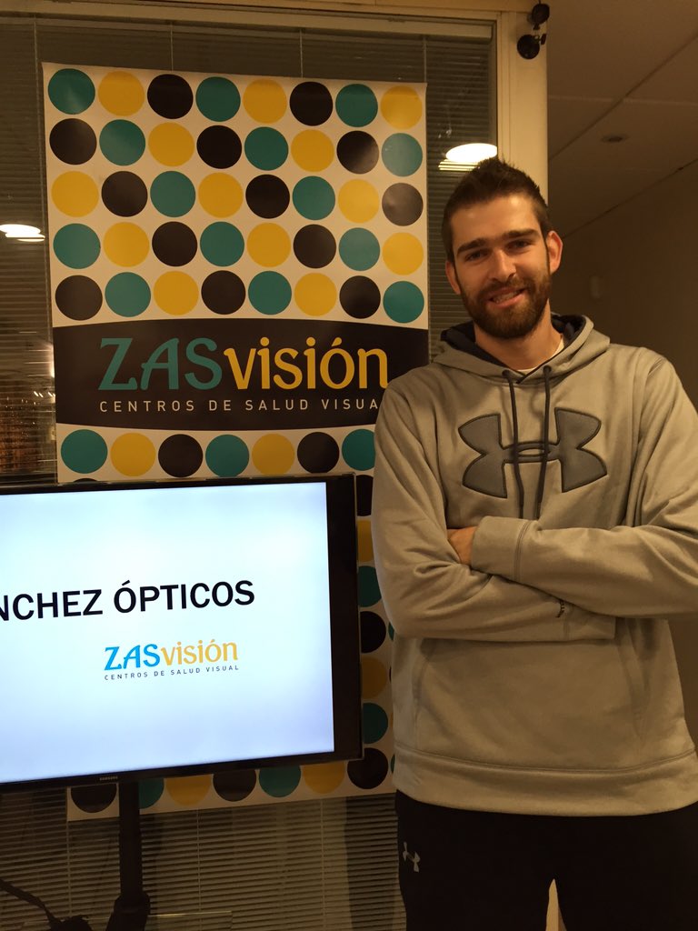UCAMMurcia's tweet photo. Hoy, @albertomm5 y @Nemkee han ido a comprar sus gafas a @ZasVision. ¡Dónde mejor! https://t.co/1rvgfpyvwt