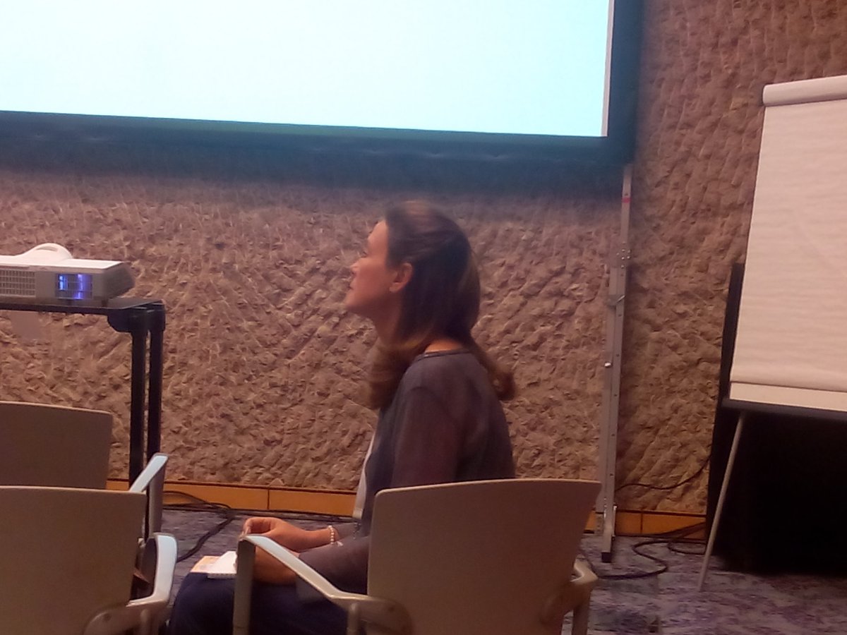 ICFEspana's tweet photo. "1paraguas dd quepan todos los q quieran transformar la sociedad" Elena Pérez Moreiras #10JornadasICF #icftour https://t.co/4dWCtnYQeh