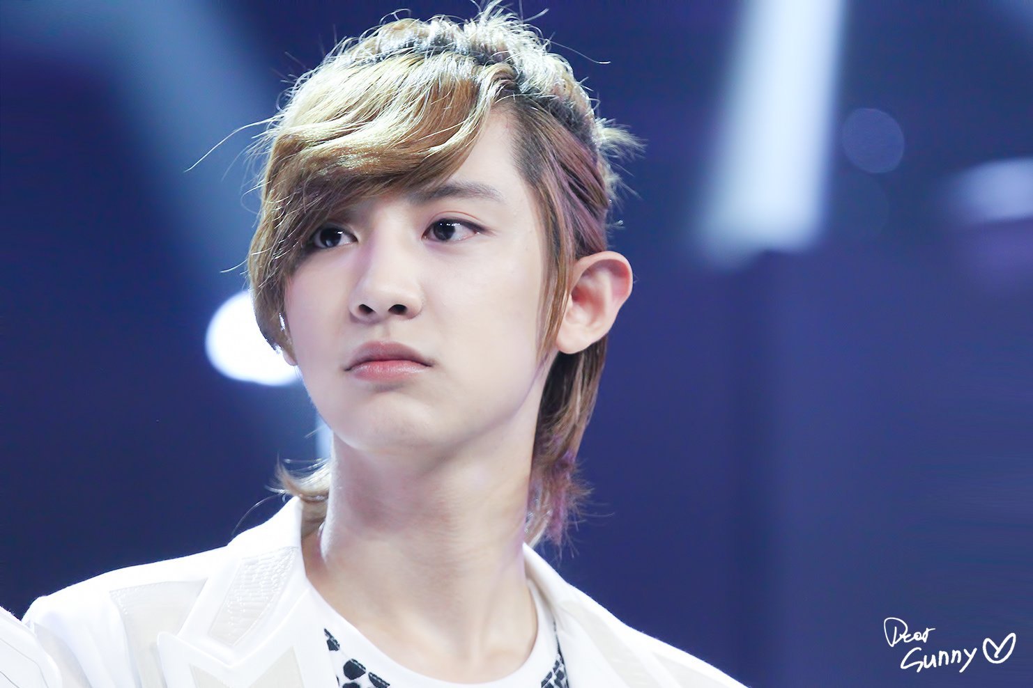 Jєηηιғєя {开} {🍑} on Twitter: "Chanyeol con el cabello largo ;;;;; QUE SE  LO VUELVA A DEJAR LARGO!!!! TT-TT #HappyChanyeolDay  https://t.co/2glRHpwF5Y" / Twitter