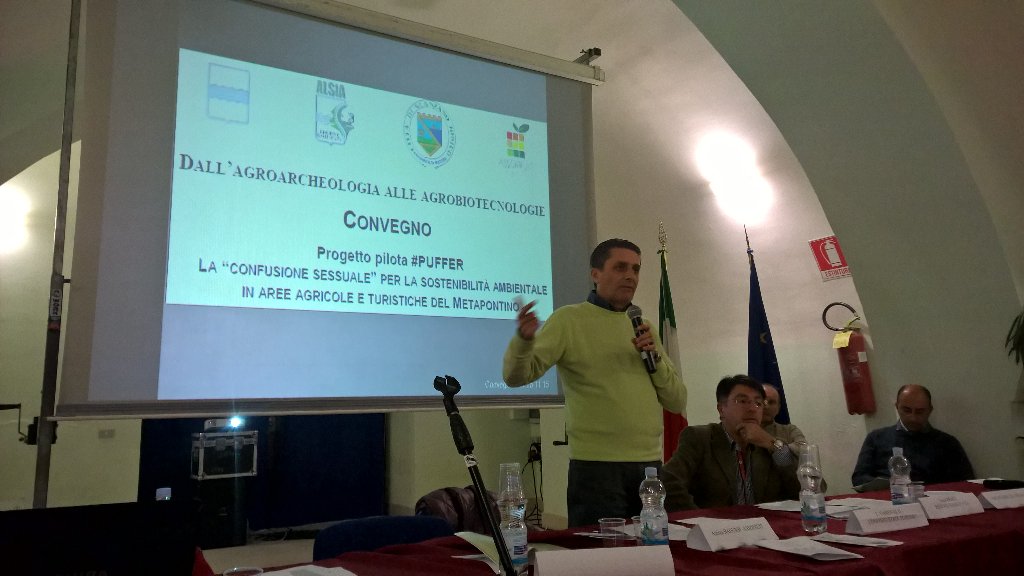 fracellini's tweet photo. Badursi, Assofruit. Riempire i prodotti di contenuti. #Puffer #Ditria. https://t.co/MLhiZEv15F