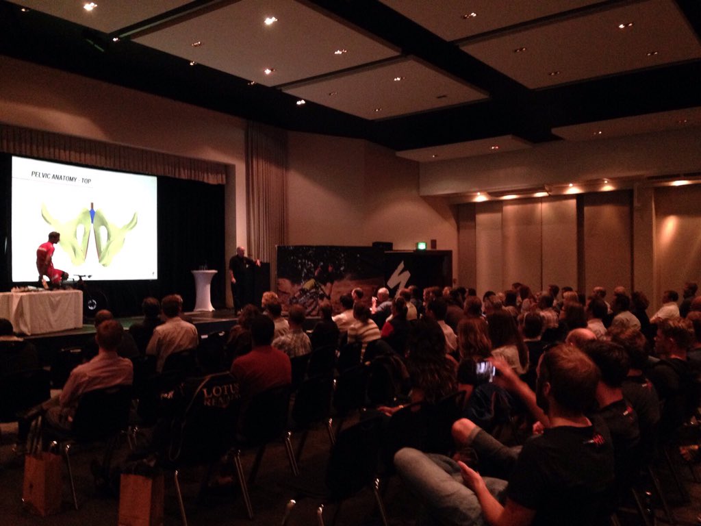 200 people listening to <a href="/AndrewPruitt1/">Andrew Pruitt</a> and the doctors from the USA, teaching about Body Geometry Fit