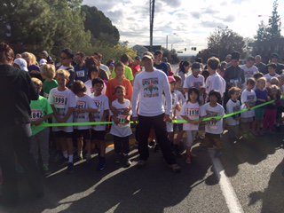 AssistAthletics's tweet photo. Coach Andy leading Thanksgiving Day Run with the Community Center of La Canada Flintridge #cclcf #happythanksgiving https://t.co/pOnYtrb7gM