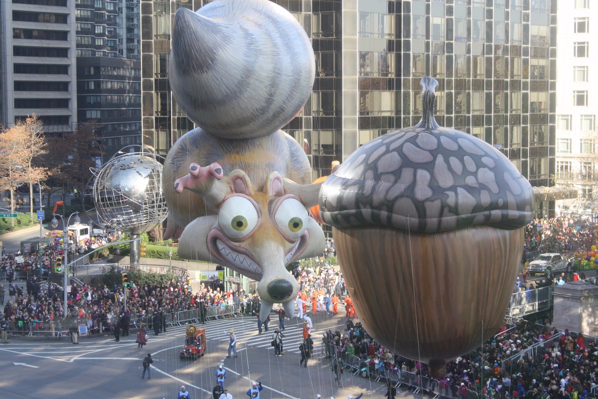 DustinVye's tweet image. #HappyThanksgiving! We enjoyed the Macy's Thanksgiving Day Parade...up close and personal.