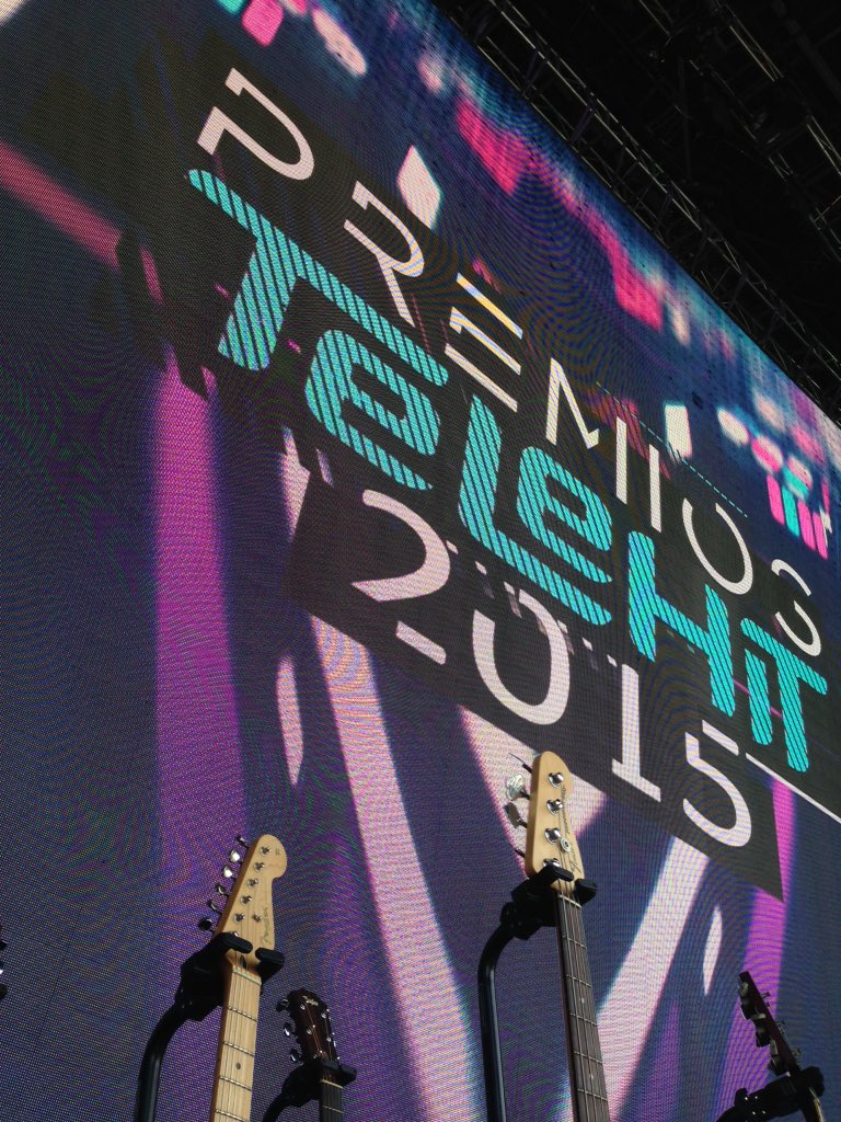 VicEscalante's tweet image. Arrancamos en TV a las 7pm #PremiosTelehit