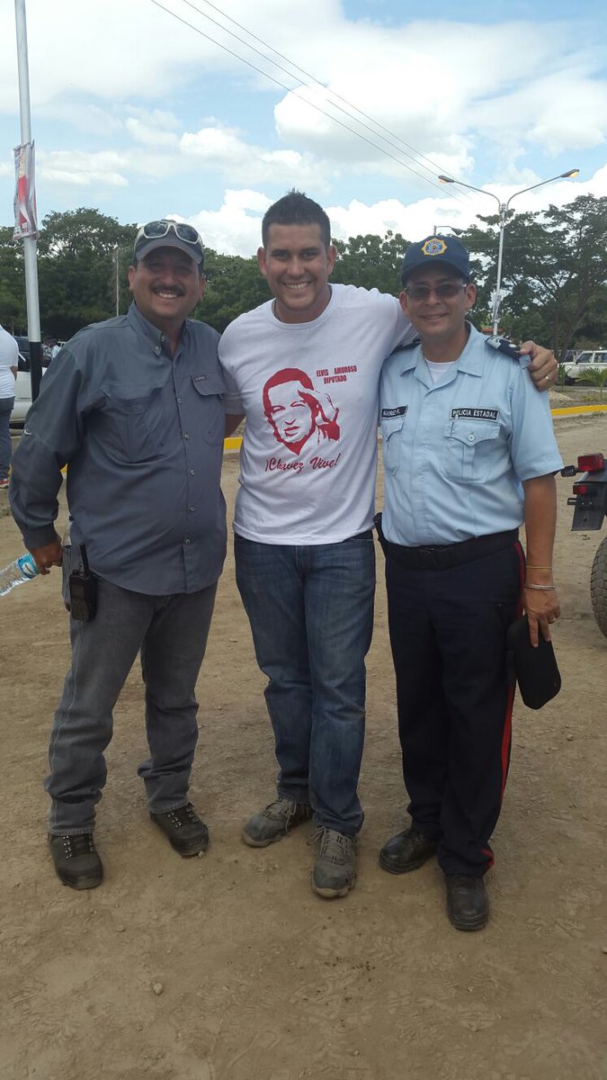 DIDALEJAN's tweet photo. aquí con mis mentores en manejo de moto https://t.co/dSBqK9mOFG