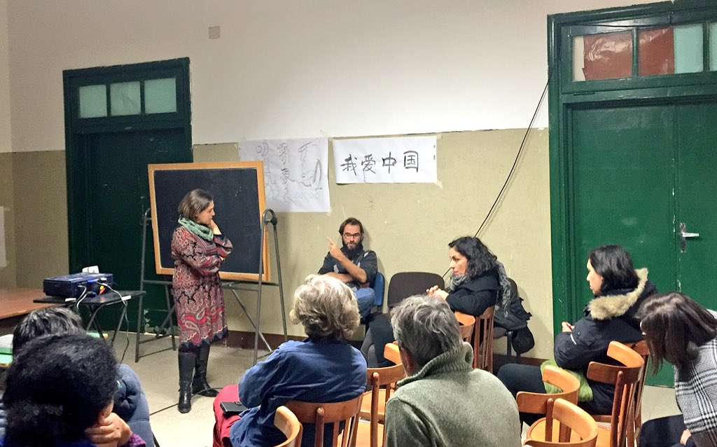 BenMichelangeli's tweet photo. Alla #ScuolaPisacane #Torpignattara #AndreaSegre racconta il doc Come il peso dell'acqua #Lampedusa @Pisacane_Lab https://t.co/asKM2O6pda