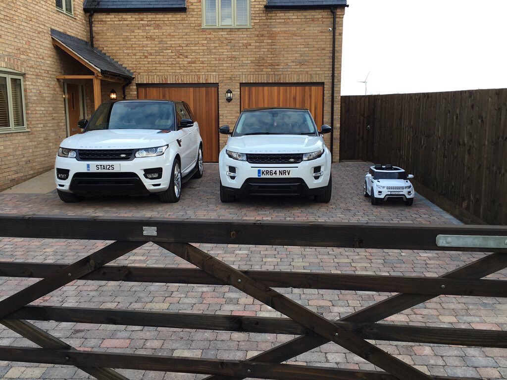iuxury2's tweet photo. This is family goals... https://t.co/suBpYwobMC