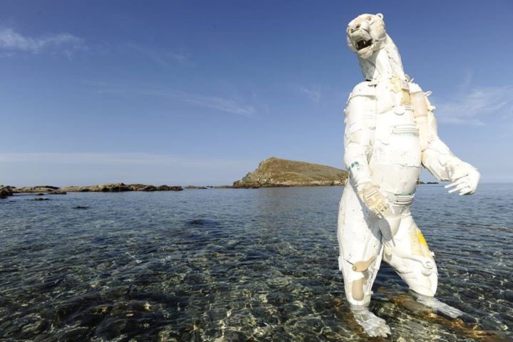 GalerieSebban's tweet photo. Ours polaire de Gilles Cenazandotti ร @GalerieSebban lost and found on the beach #ecologicart #artcontemporain https://t.co/AM7jaeP1YN