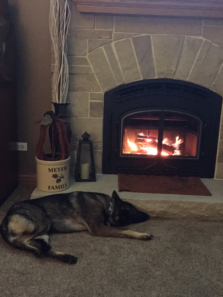 OfficialHeidiM6's tweet photo. So nice to be spending time at home https://t.co/H24nH9g03S