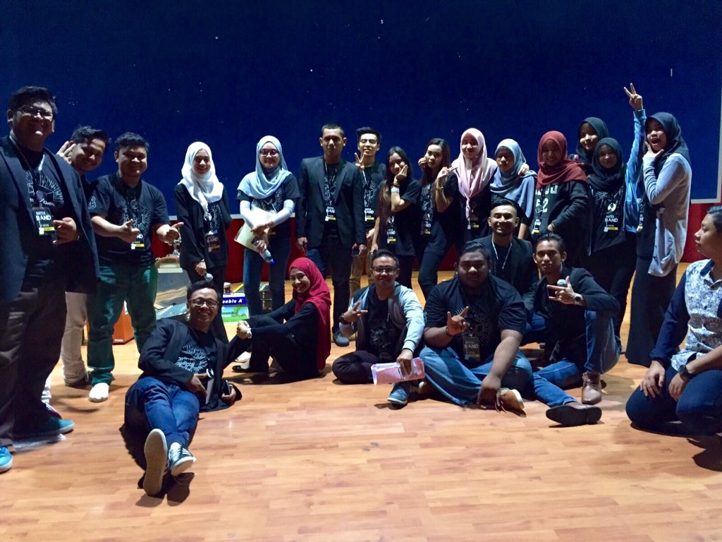 BOTB2x15's tweet photo. Its a wrap!! #Botbkshas 
Thank you everyone 🎉 https://t.co/fucAd3oJEJ