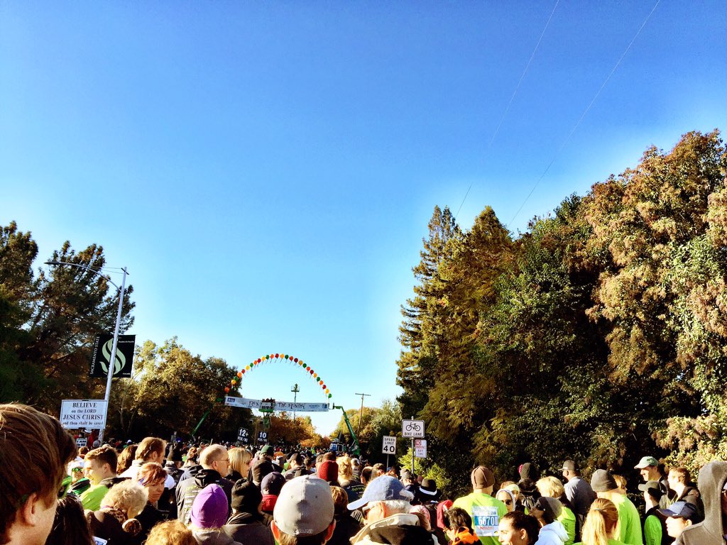 bmcg916's tweet photo. Run to feed the hungry 2015 #rtfth2015 #rtfth #sacramento #thanksgiving https://t.co/MyUsFDrru4