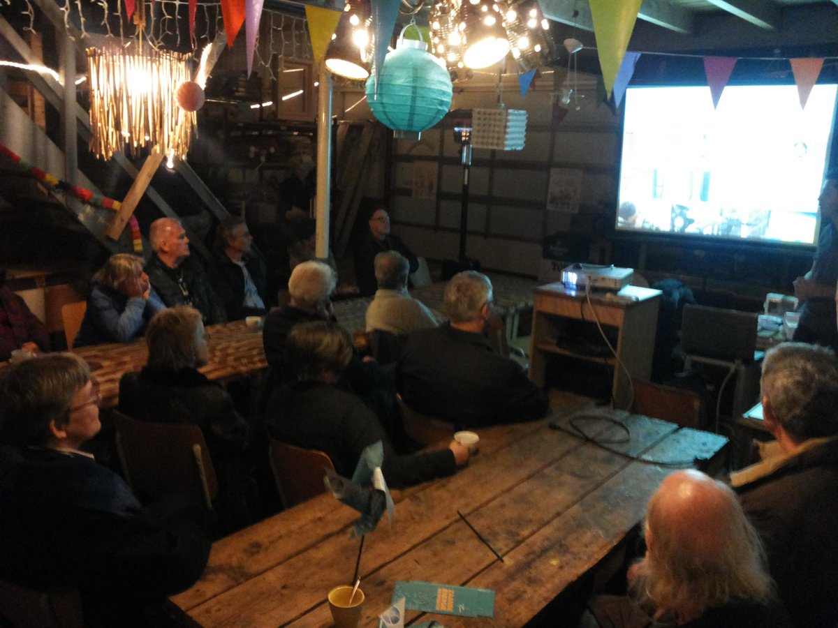 jaapwdewit's tweet photo. Drukte bij energiecafe #Zaanstad in @HetBlauwePand over #isoleren Ook #VvE aanwezig! @ZaanseEnergie  @Dubo_Loket https://t.co/jPjXnpiQou