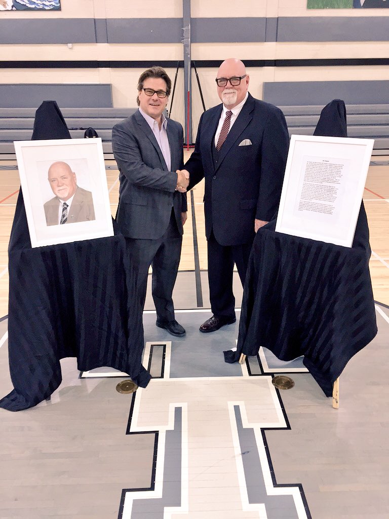 ThomTrojans's tweet photo. Congrats to Jim Hopson, our second recipient of the Thom Distinguished Alumni award. Thom Collegiate thanks you! https://t.co/WGo6uYdgXg