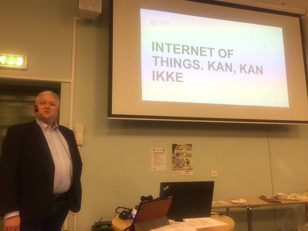 LouiseSondrup's tweet photo. Vi er en del av et gigantisk socialt eksperiment siger @Johnny Berntsen på #DNDMaker @DND_BH @bergenbibliotek https://t.co/At7YRQDljm
