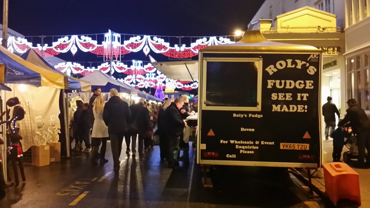 #rolystrailer at #stratforduponavon Christmas market! #yumyum <a href="/rolysstratford/">Roly's Stratford</a>