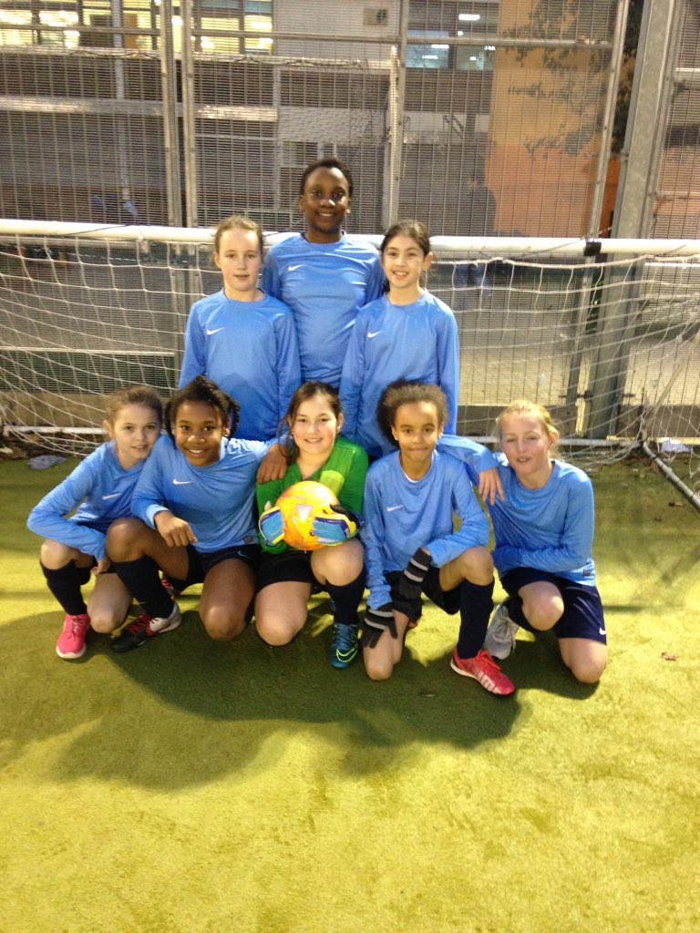 MissClough_SMSM's tweet photo. Well done to our girls team tonight. Finished top of our group and narrowly lost the finals on penalties.. @THYSF1 https://t.co/hrucLDiImz