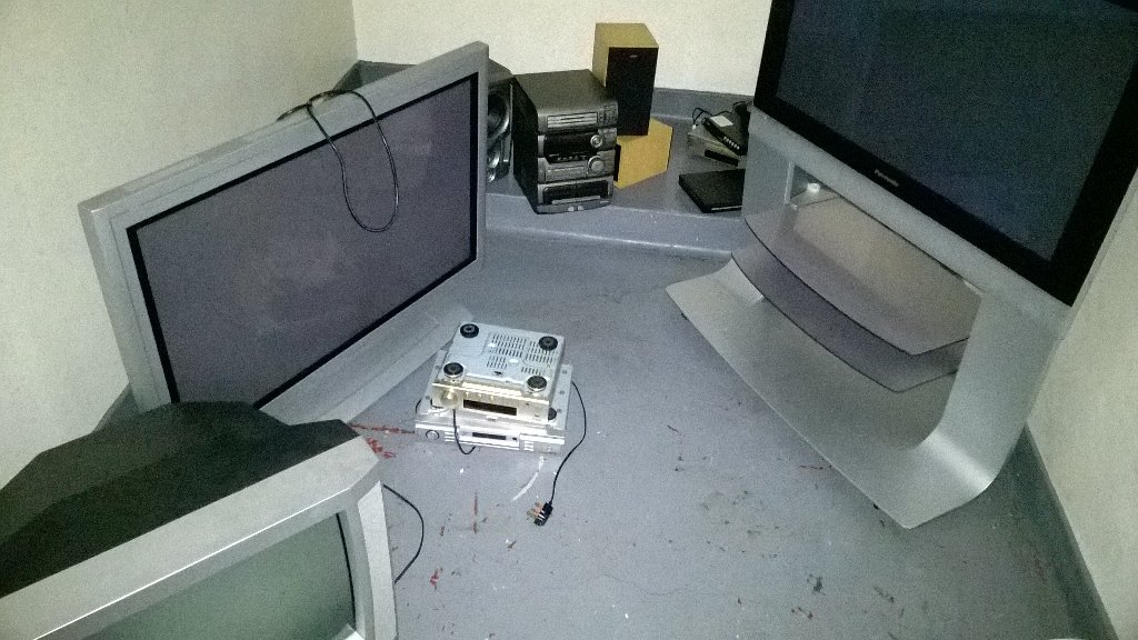 BrechinPC's tweet image. When you don't turn down the loud music!!! We weren't bluffing when we said we'd remove it.... #emptyflat