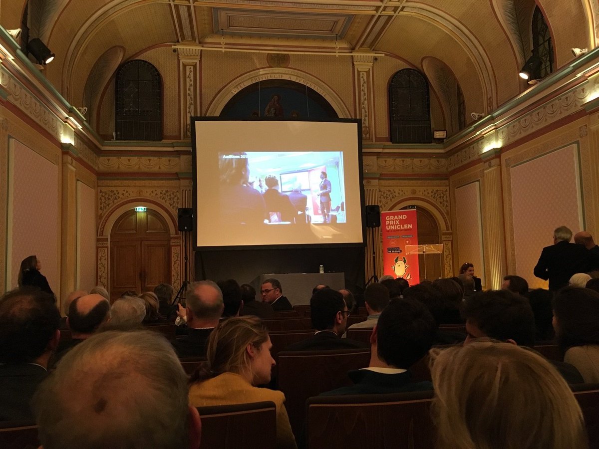 tessmgdt's tweet photo. En direct #theatredessablons pour la récompense de la réussite @minside_tw #bestteam #teamforever #award #digital https://t.co/r1CCptHoKi