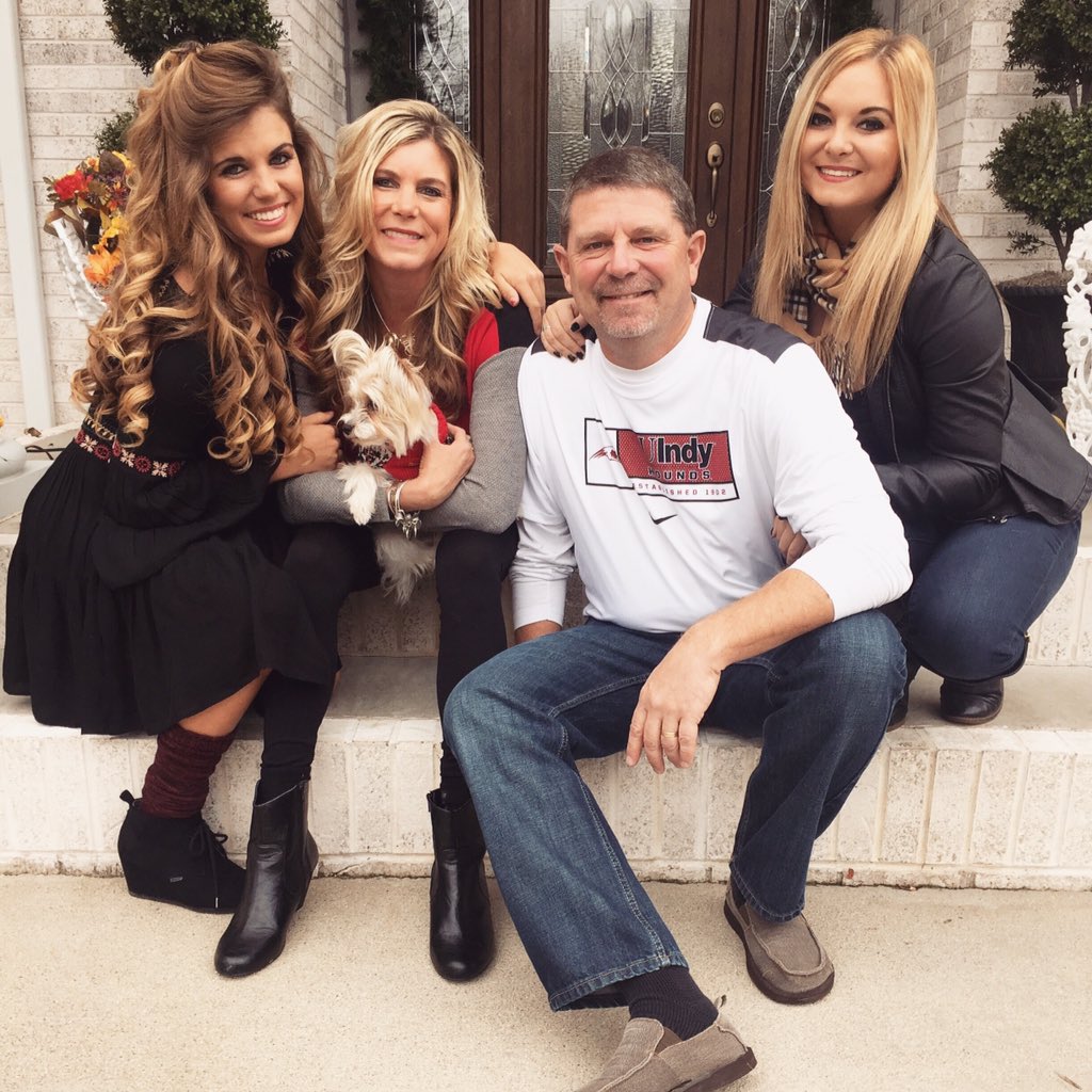Pres10Lyn's tweet photo. The family of thanksgiving https://t.co/j1PukGo0nS