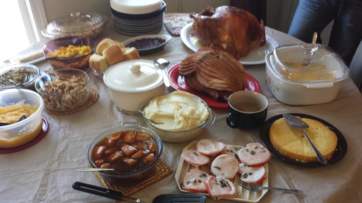 jblack_72's tweet photo. Let the food coma begin #Thanksgiving #goodlife #family https://t.co/XVYrnymtOd