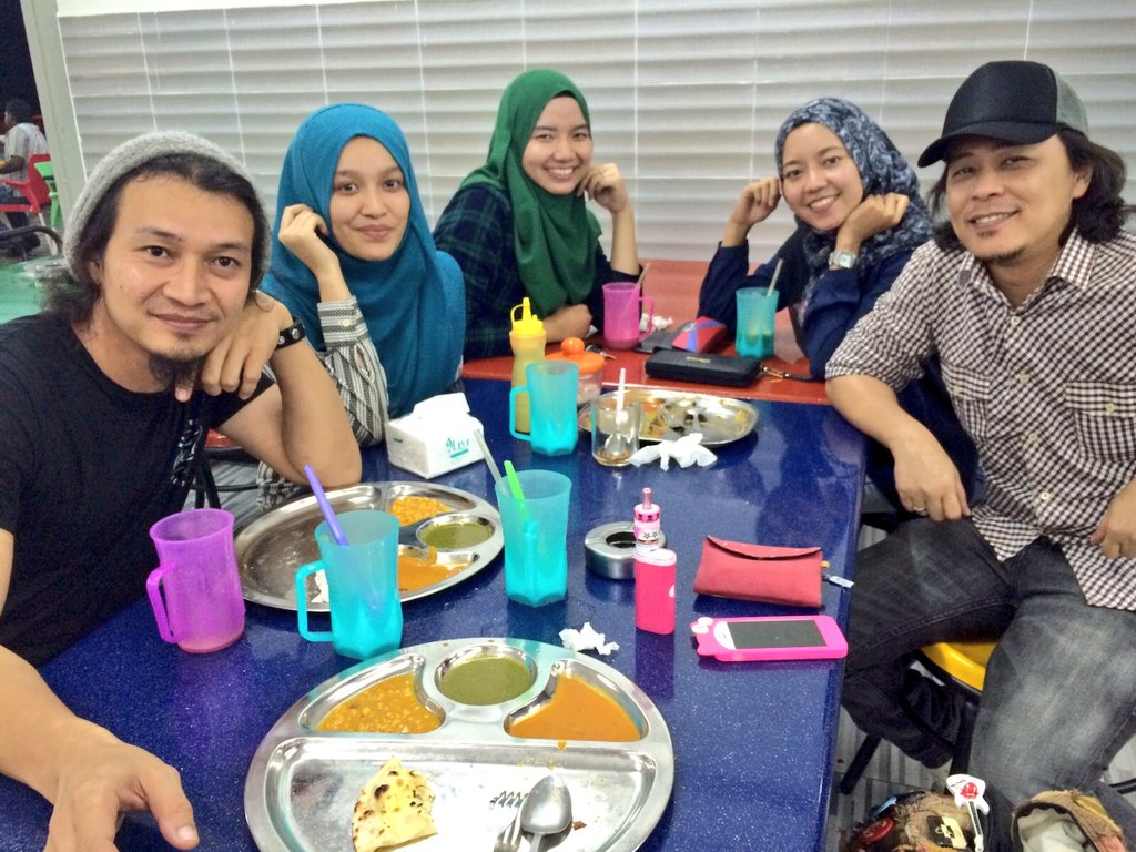 ansyzjfr's tweet photo. Hmmmmm #BOTBkshas mamak with The Spiderzzz @syhasyh @Jihaarifin #PalingCool https://t.co/MdTZJrIDKJ