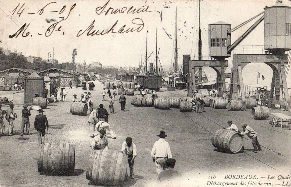 LPVien's tweet photo. [Archives] #Bordeaux, une ville marquée par le vin.
https://t.co/zutlYmWFHC https://t.co/AoOwoCKOqP