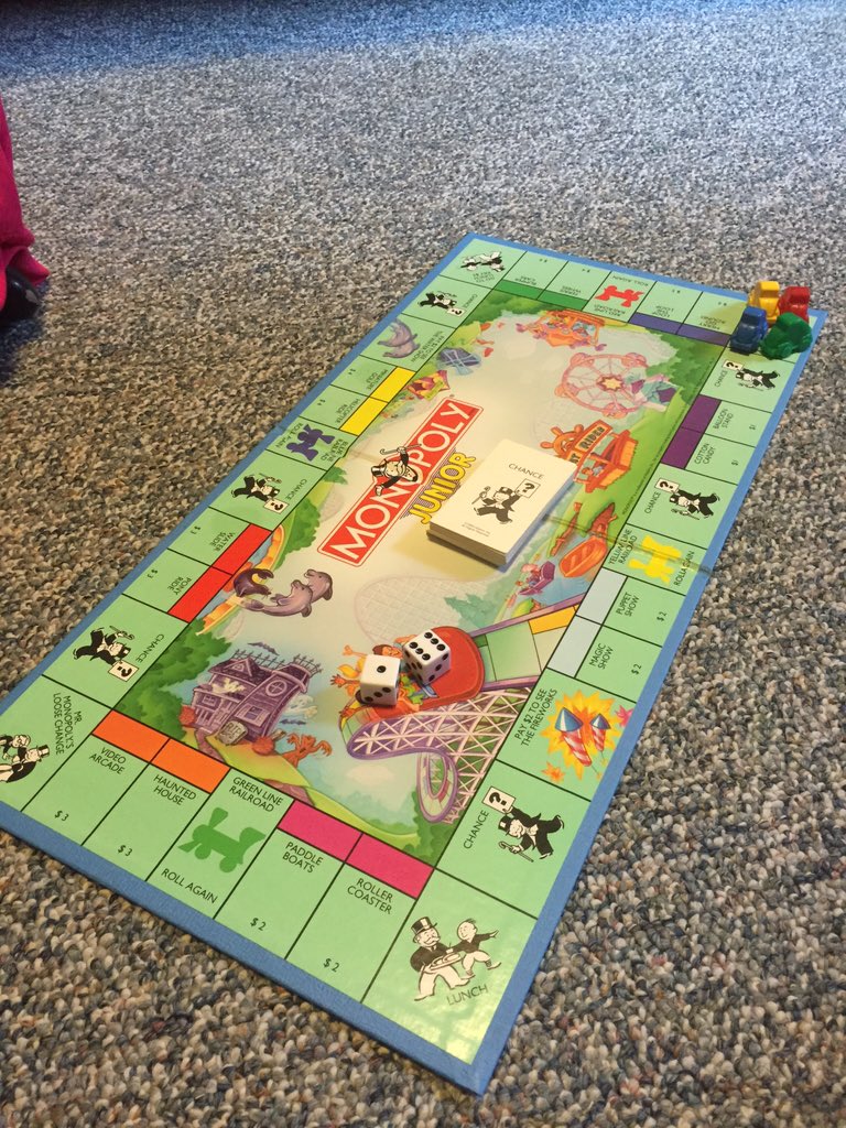 TheMonopClub's tweet photo. A #Thanksgiving Day game of Monopoly Junior! #MonopolyClub #WereWorldwide https://t.co/lf5xYN7n1B