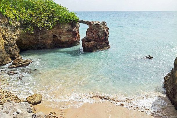 SmarterTravel's tweet photo. The 10 Cheapest #Caribbean Destinations to Visit This #Winter via @OysterHotels https://t.co/8Tk0M0IlCz #travel https://t.co/WMuZ6nRdzA